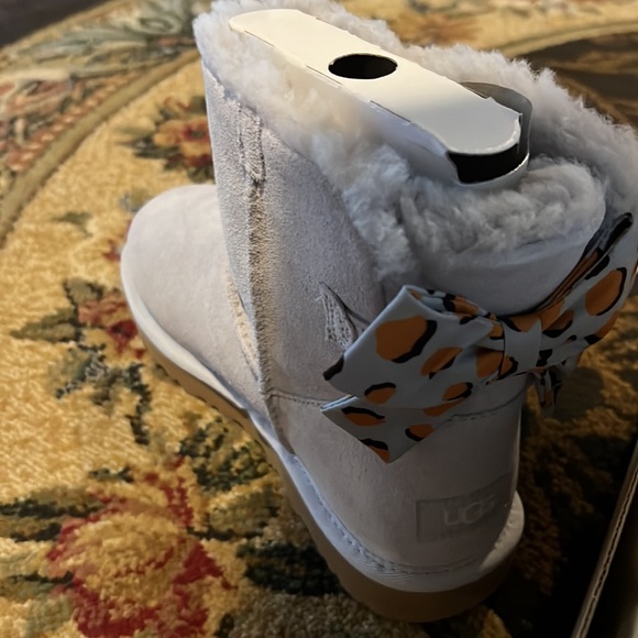 mini bailey bow Uggs : NEW - Picture 9 of 12